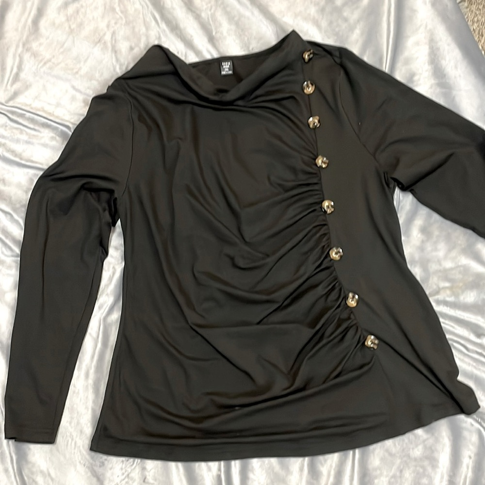 NWOT Women’s Casual Top with Button Detail